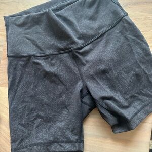 Lululemon Wunder Train Shorts